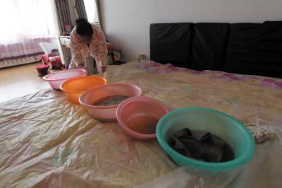 昌黎楼上漏水，住户失联，小区没物管，业主维权难！律师来支招……